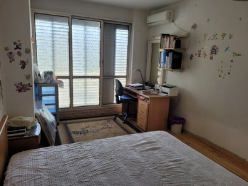 Lovely & comfortable bedroon in a quiet and central neigborhood