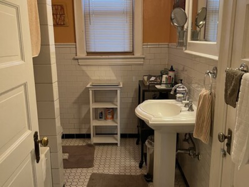 1907 Bungalow, lots of space & priv
