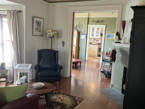 1907 Bungalow, lots of space & priv
