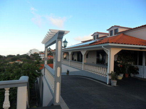 entertaining family and friend