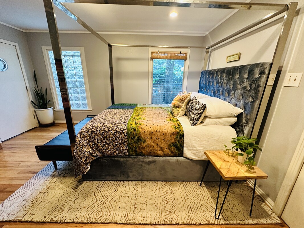  Master Suite With Private Entrance(Full Room)  -  Peaceful (Private) Retreat  - Gallery -  1
