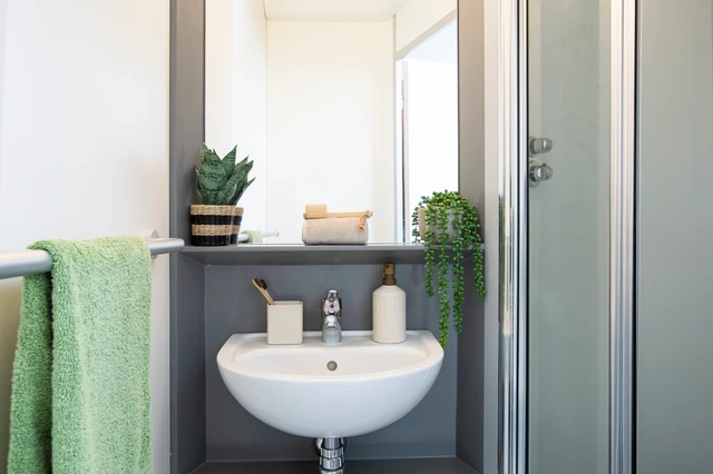  Large Standard Double En-Suite: Three Bedroom Flat  -  North Lodge Unite  - Gallery -  3