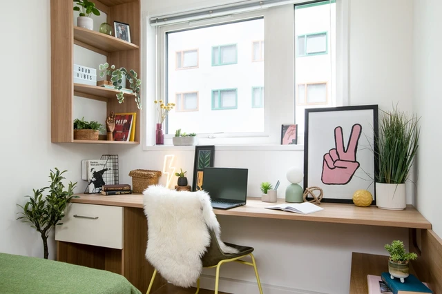  Large Highest Double En-Suite: Three Bedroom Flat  -  North Lodge Unite  - Gallery -  6