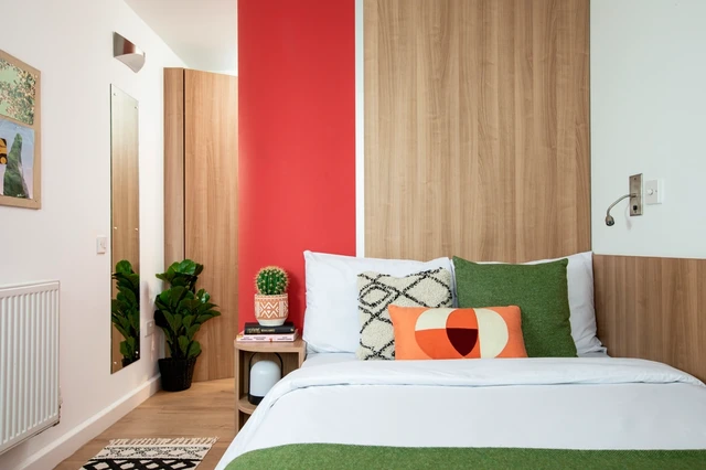  Large Highest Double En-Suite: Three Bedroom Flat  -  North Lodge Unite  - Gallery -  4