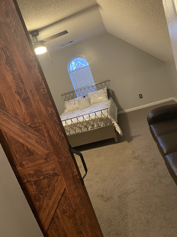 Large Bonus Room With Barn Door(Full Room) - 1