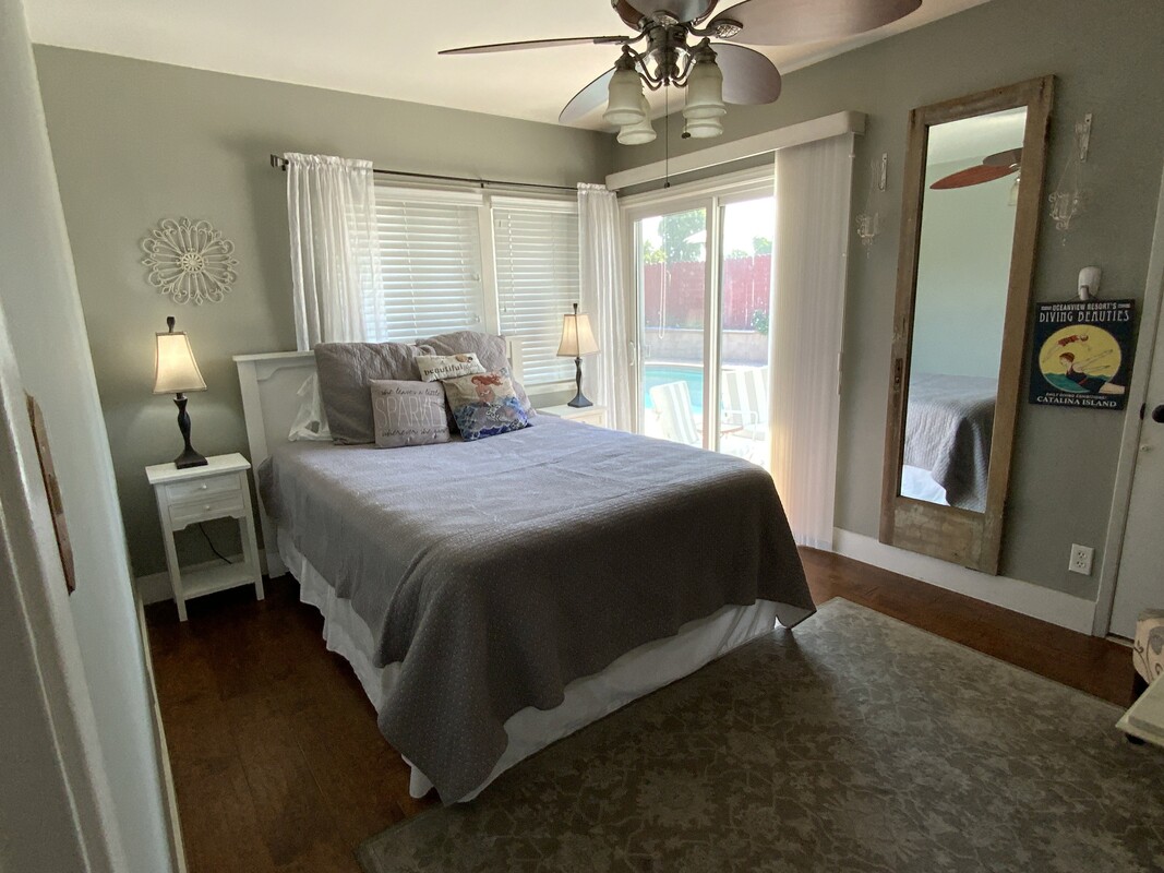 Pool Bedroom(Full Room) - 1