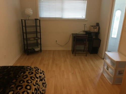 Private 1bd in a 2bd 1 ba Guesthous