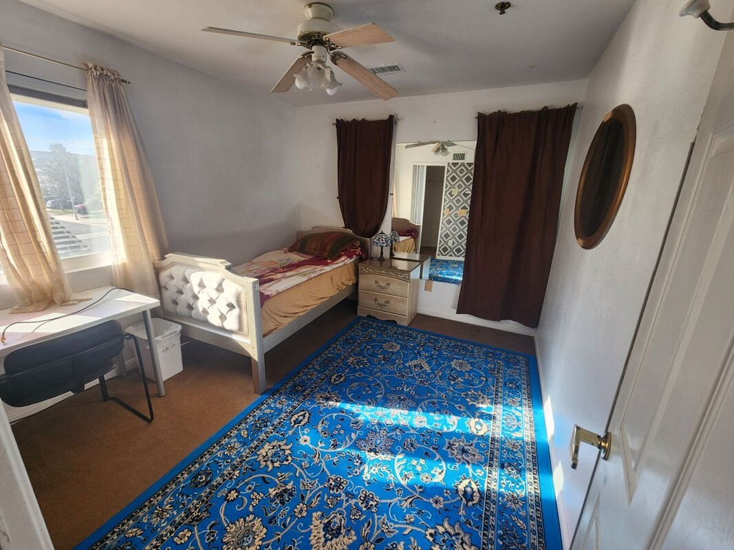  Student/Traveller(Full Room)  -  Close to UCR  - Gallery -  1