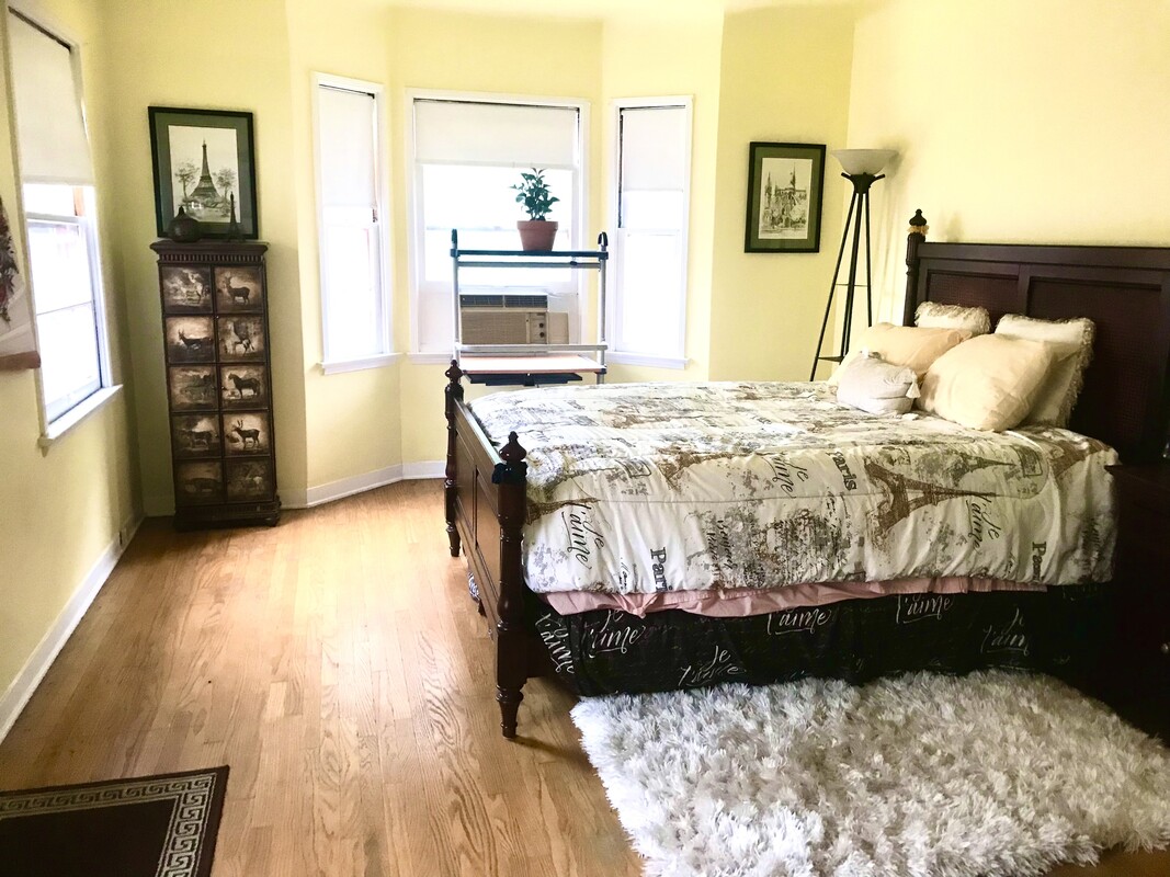Spacious Well Lit Bedroom(Full Room) - 1