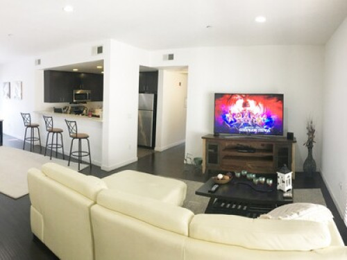 private-room-heart-of-hollywood-los-angeles-168096382120240814052934PM