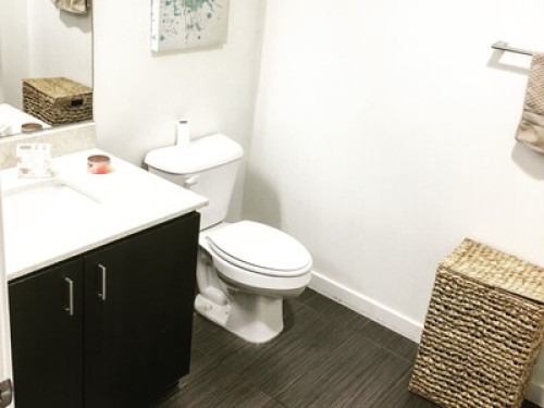 private-room-heart-of-hollywood-los-angeles-86830130620240814052936PM