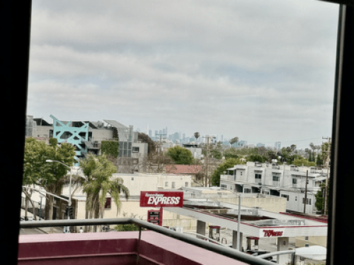 BUDGET STAY IN WEHO LUXURY BLDG - Gallery - 10