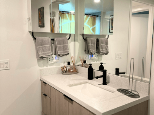 BUDGET STAY IN WEHO LUXURY BLDG - Gallery - 6