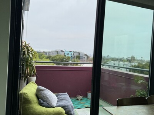 BUDGET STAY IN WEHO LUXURY BLDG