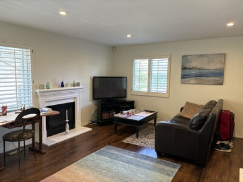Townhouse close to the Rose Bowl