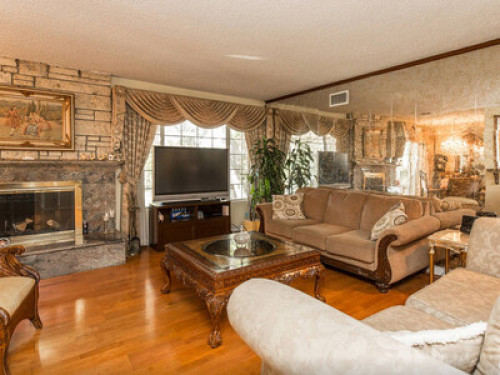 Private Room in Cozy Home @ SFV