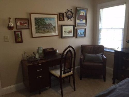 Comfy Queen Bed in Lovely Room