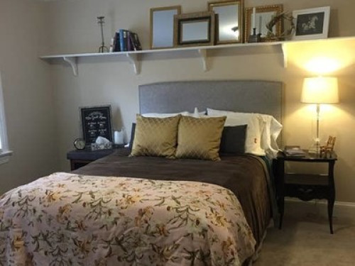 Comfy Queen Bed in Lovely Room - Gallery - 6