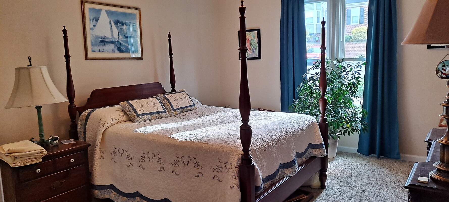  Front Bedroom (Single Bed)  -  Safe, Bright and Convenient   - Gallery -  1