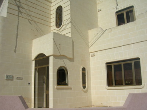 Spacious  central terraced house