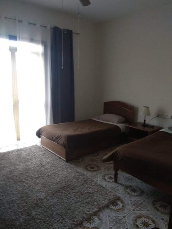Oak Spacious Shared Twin Room(Single Bed) - Spacious central terraced house - Gallery - 1