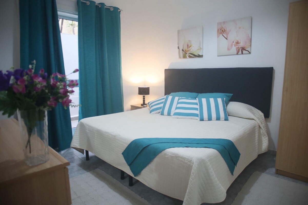  1 Double Bedroom Groundfloor  Apartment(Full Room)  -  Pembroke seafront comfy apartment  - Gallery -  1