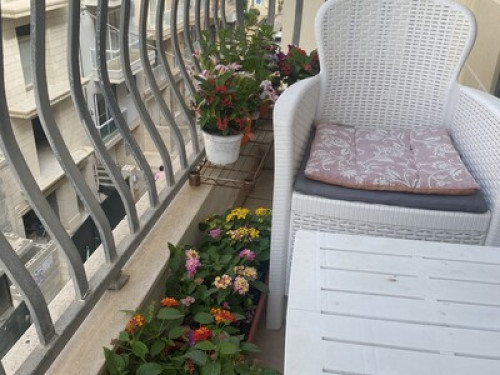 Sliema double bed/private bathroom