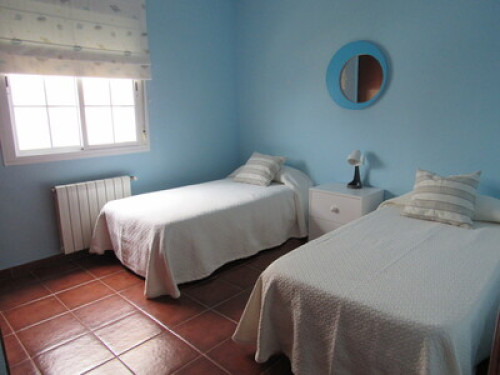 Casa pareada con gran zona exterior