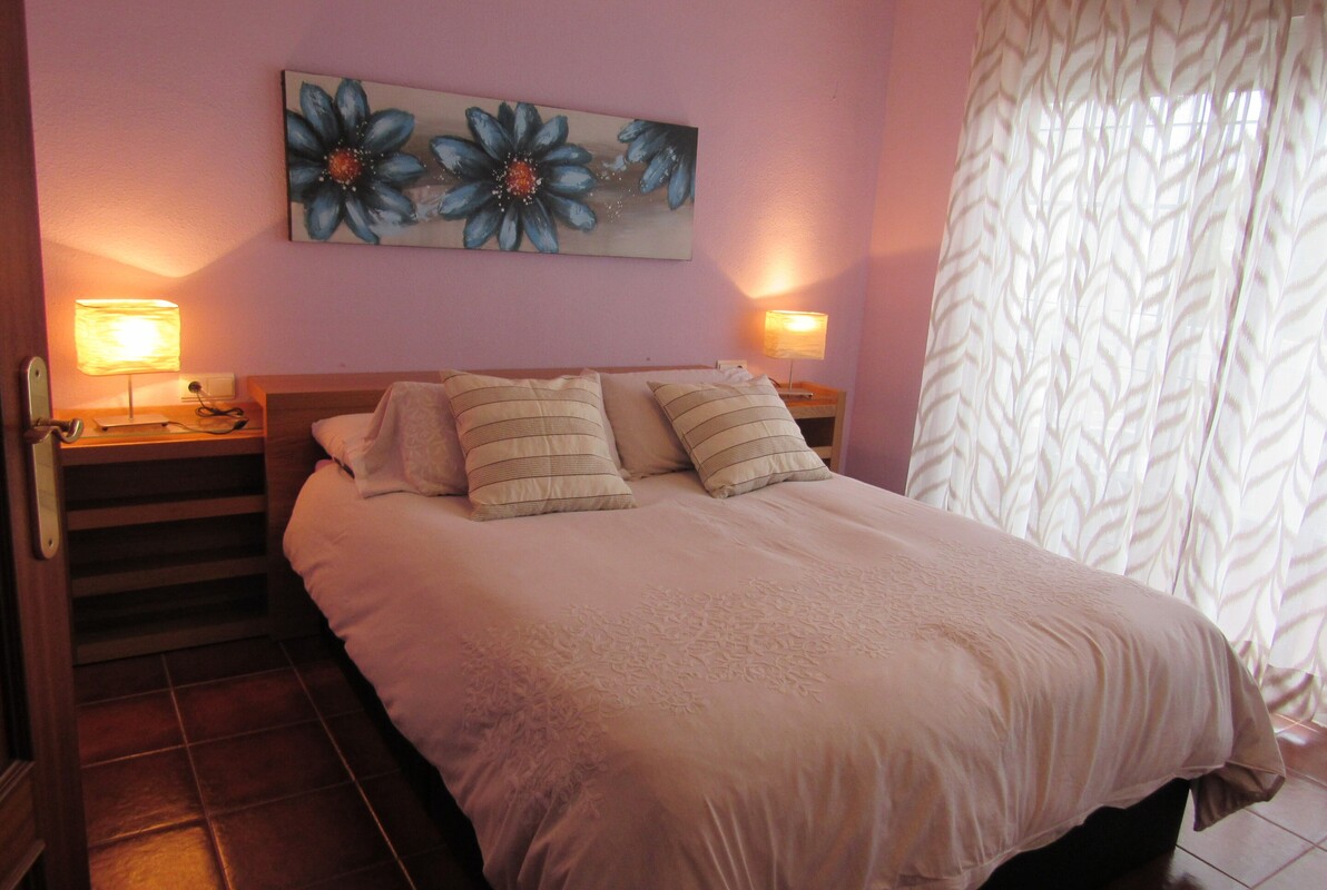  Habitación Principal (Full Room)  -  Casa pareada con gran zona exterior  - Gallery -  1