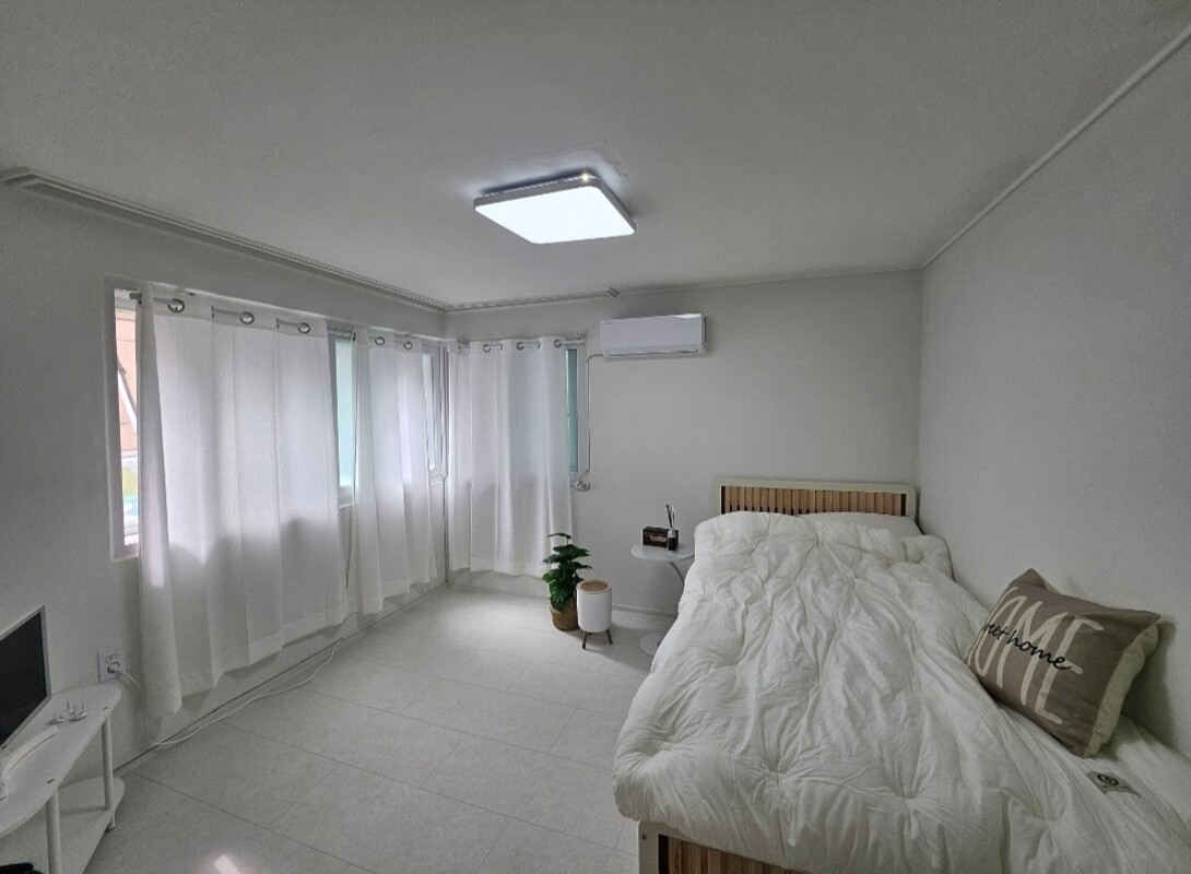 Room1 , 2 Beds( 1 Extra Sliding Bed)(Single Bed) - 1