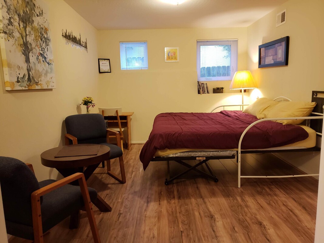 Master Suite With Private Bathroom (Full Room) - 1
