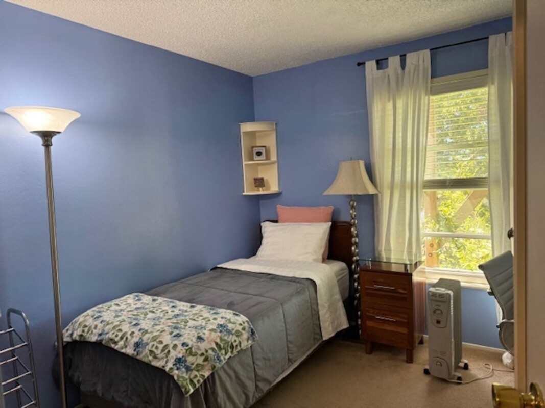 Blue Room(Full Room) - Cozy Town House - Gallery - 1