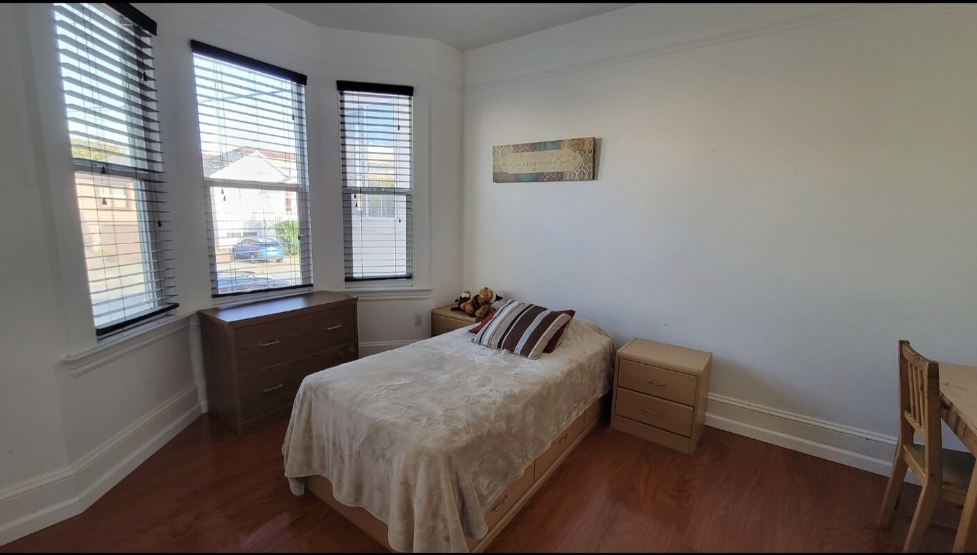 Bedroom 2(Full Room) - Warm & Caring Family in SF - Gallery - 1