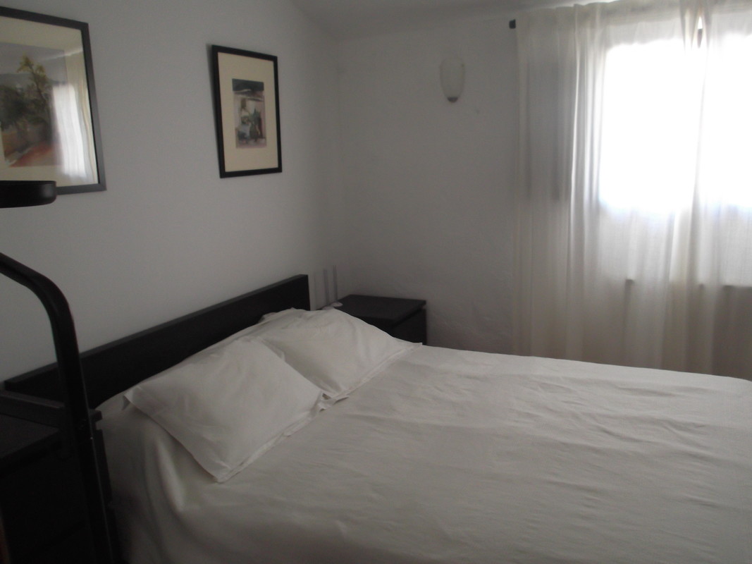ROOM 1. DOUBLE. MARRIAGE BED(Single Bed) - 1