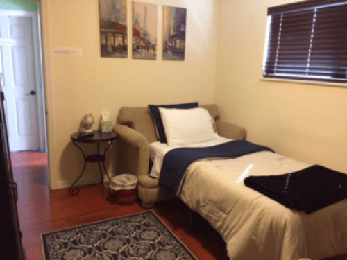 Small CLEAN room-semi private bath