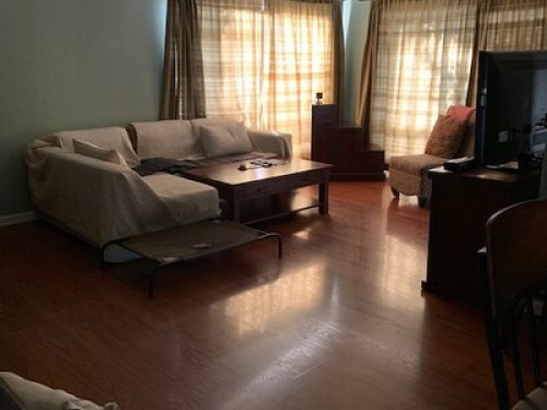 Small CLEAN room-semi private bath