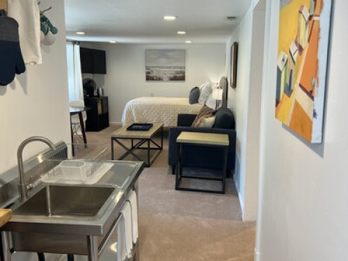 Sunny studio unit w/private entry