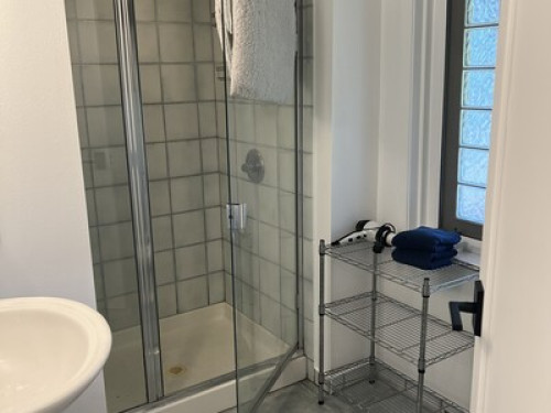 Sunny studio unit w/private entry  - Gallery -  5