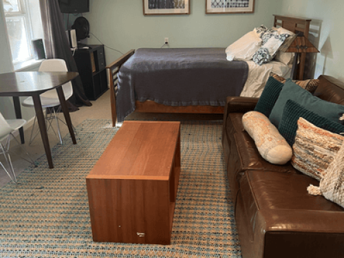 Sunny studio unit w/private entry - Gallery - 14