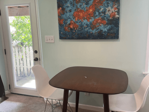 Sunny studio unit w/private entry - Gallery - 28