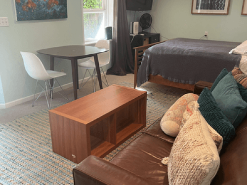 Sunny studio unit w/private entry - Gallery - 27