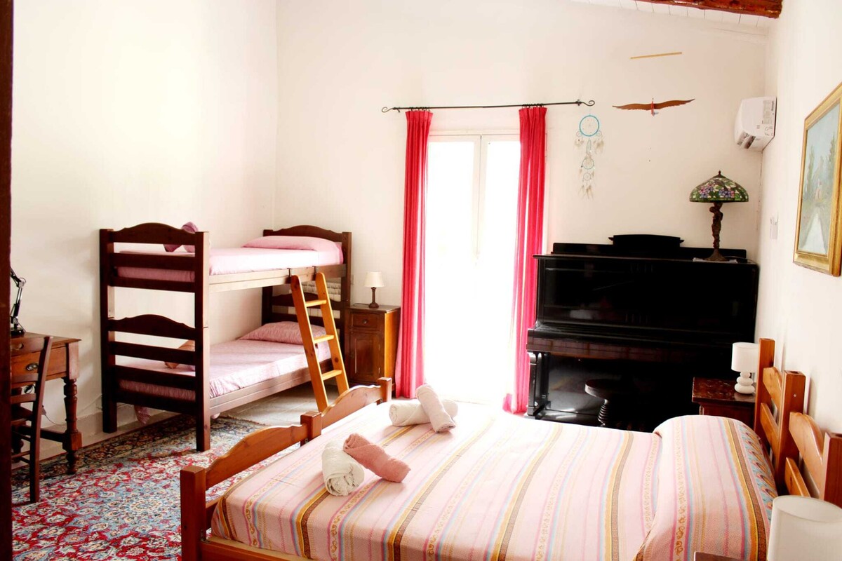 Royal Suite(Single Bed) - 1