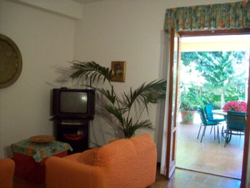 Enjoy food and art in villa palermo