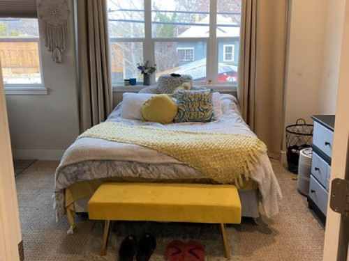 Private room/bath in midtown