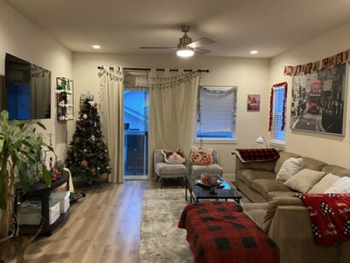 Private room/bath in midtown