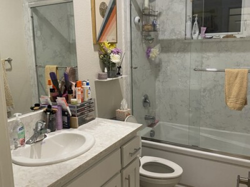 Private room/bath in midtown