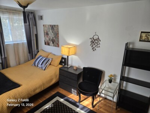 Guest Room 3 mi to the White House