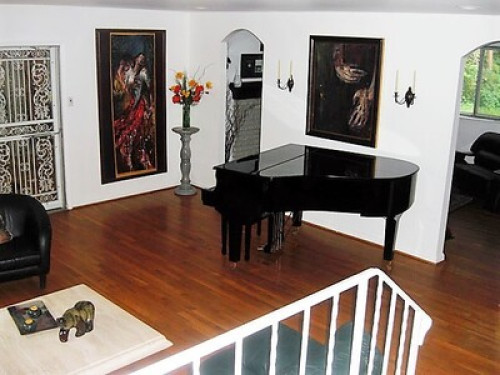 Guest Room 3 mi to the White House