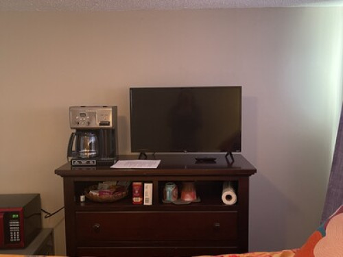 Comfortable Room in Gray House 