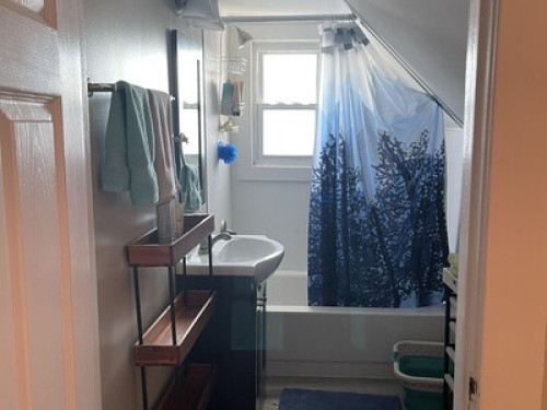Comfortable Room in Gray House 